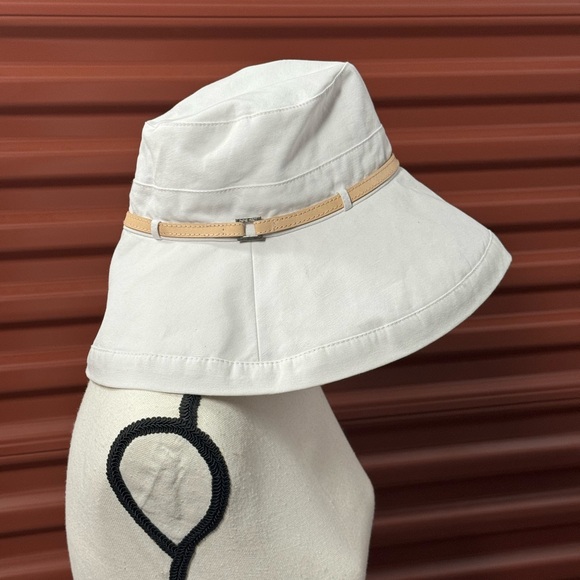 New to Posh C 🔆| Nine West Bucket Belted Summer White Beach Hat - Picture 2 of 5